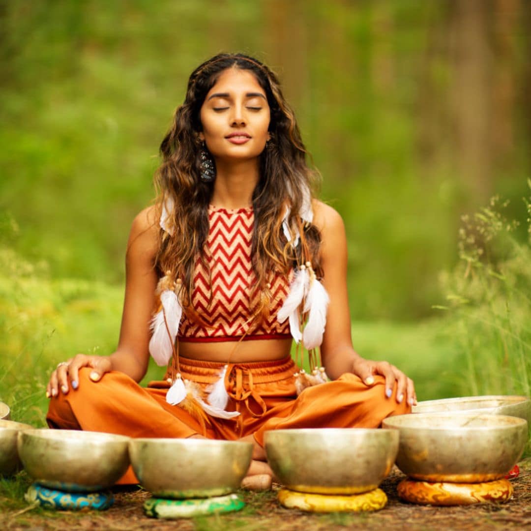Las 19 posturas de yoga que desbloquean los chakras