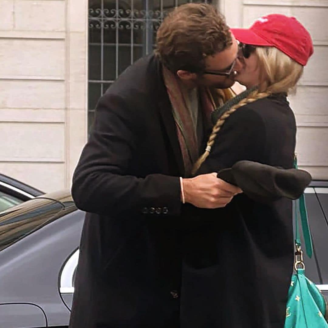 Sophie Turner, la imagen de su apasionado beso con el ex de Olympia de Grecia que ha sorprendido a todos