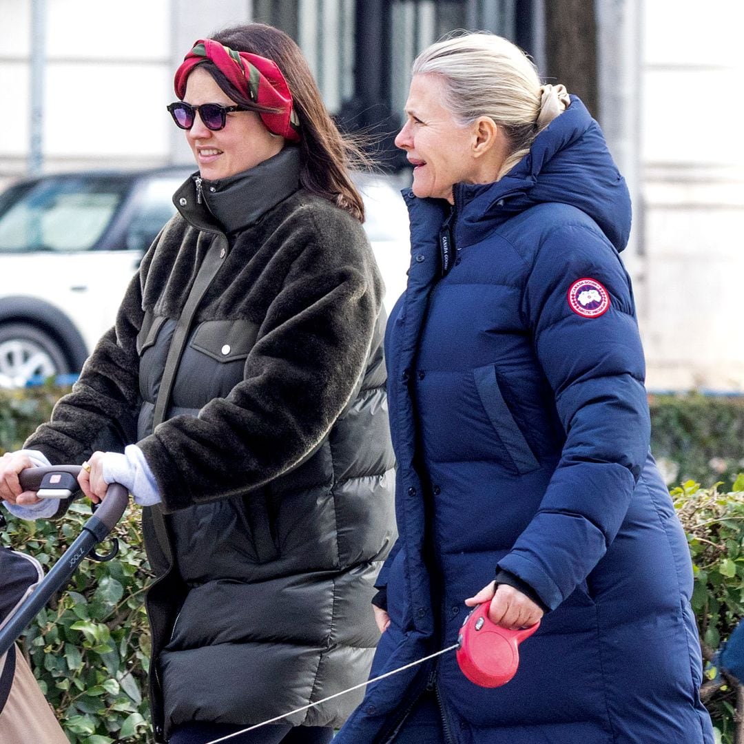 Isabelle Junot se refugia en su madre, Nina Wendelboe-Larsen, y su familia tras el triste adiós a su padre