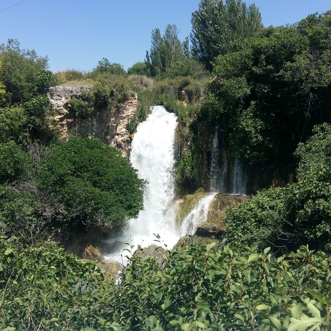 Saltos de agua en las lagunas de Ruidera, en la Mancha