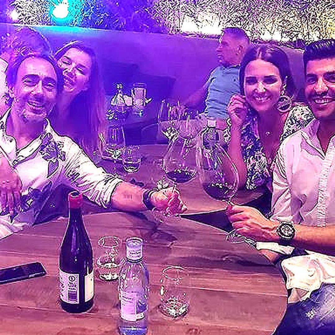 ¡Como en los viejos tiempos! Paula Echevarría y Miguel Torres disfrutan entre amigos de la noche marbellí