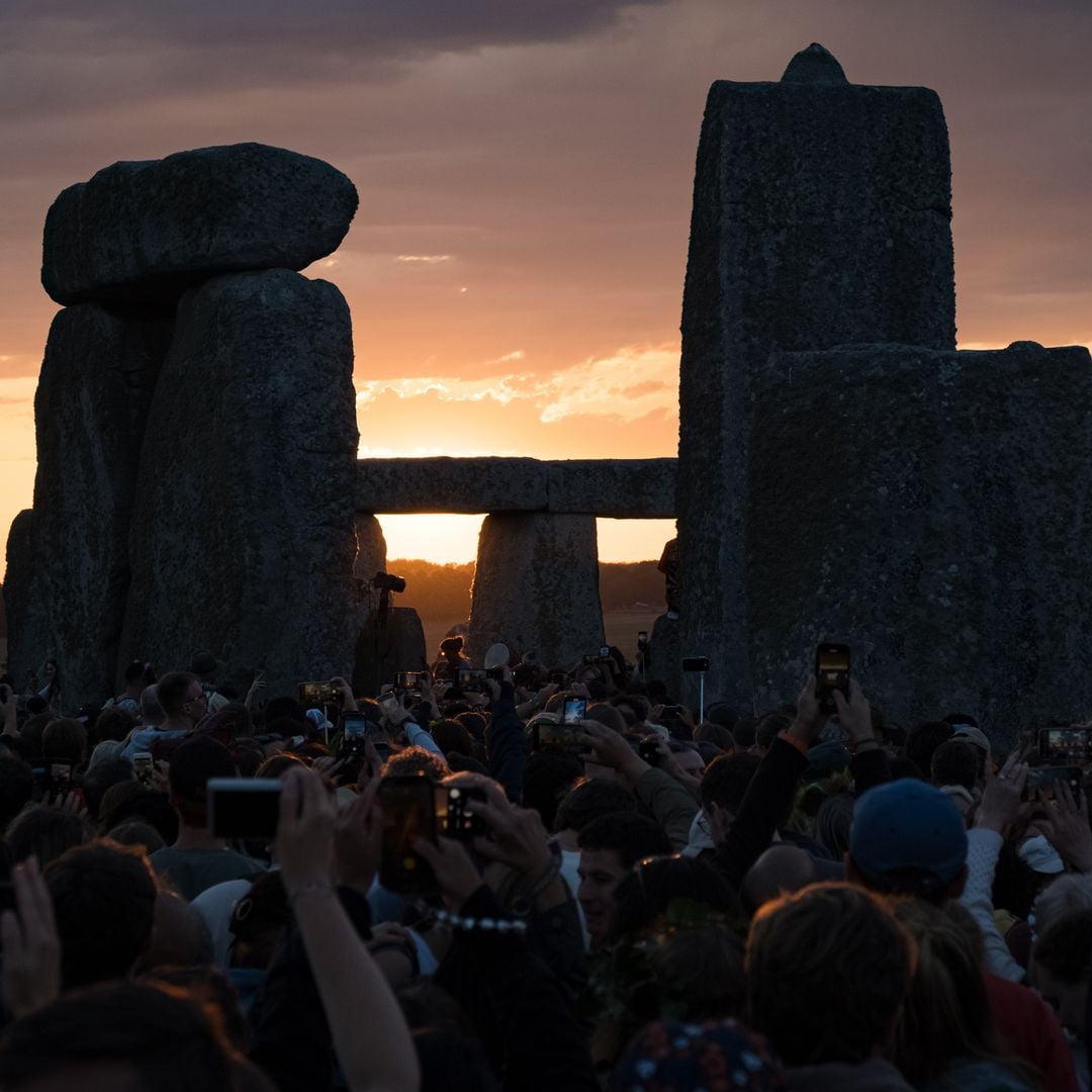 El mundo se rinde al sol: así estallan los rituales del solsticio de verano