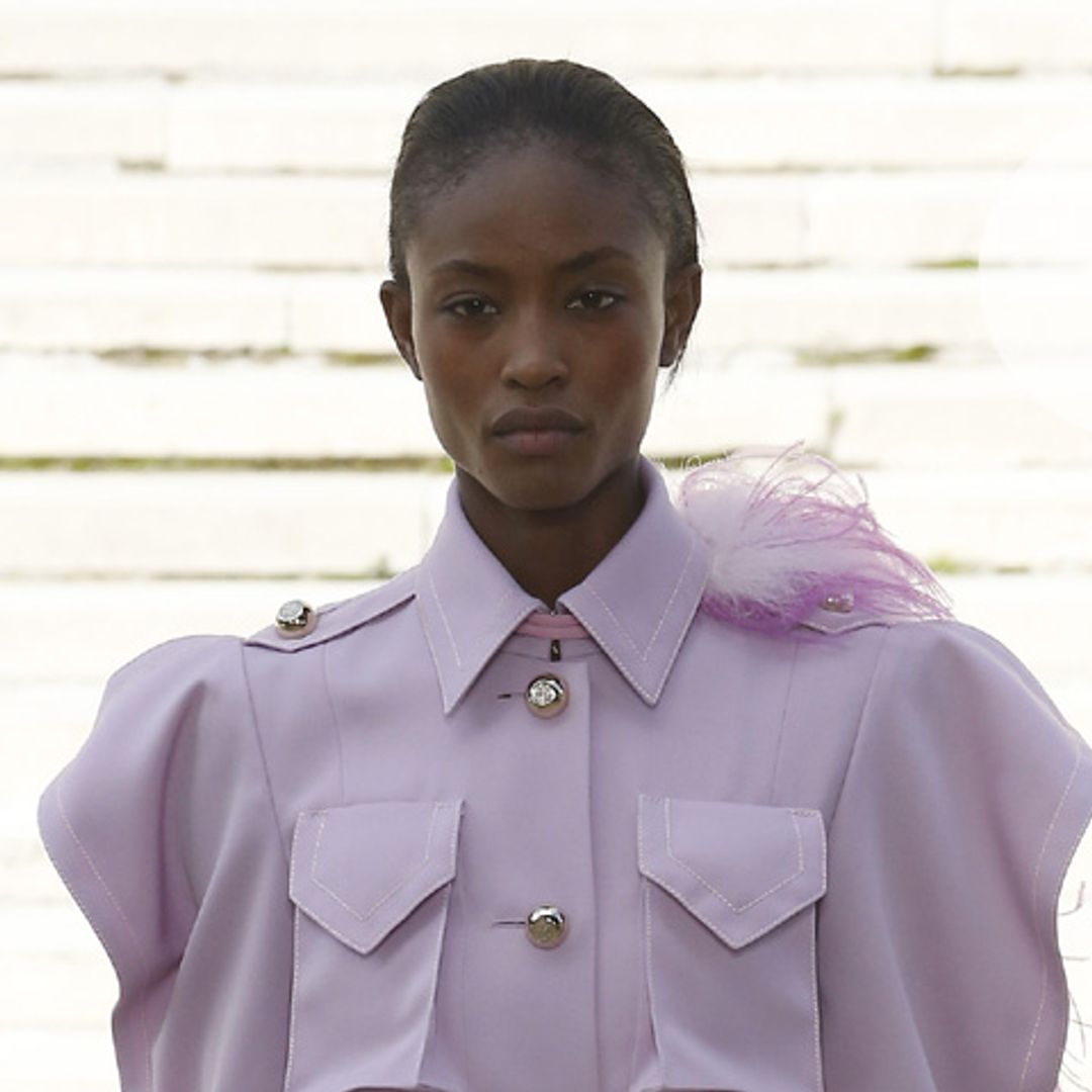 Nina Ricci y el juego de las contraposiciones: un universo femenino de inspiración militar