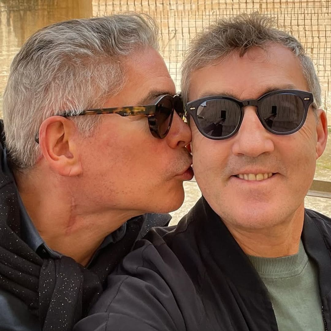 Boris Izaguirre cumple 60 al lado de Rubén Nogueira, el "santo marido" que le ha apoyado en la enfermedad