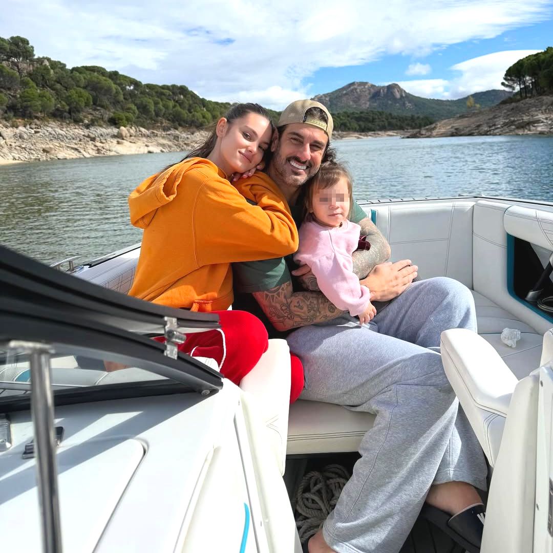 Melendi con sus hijas