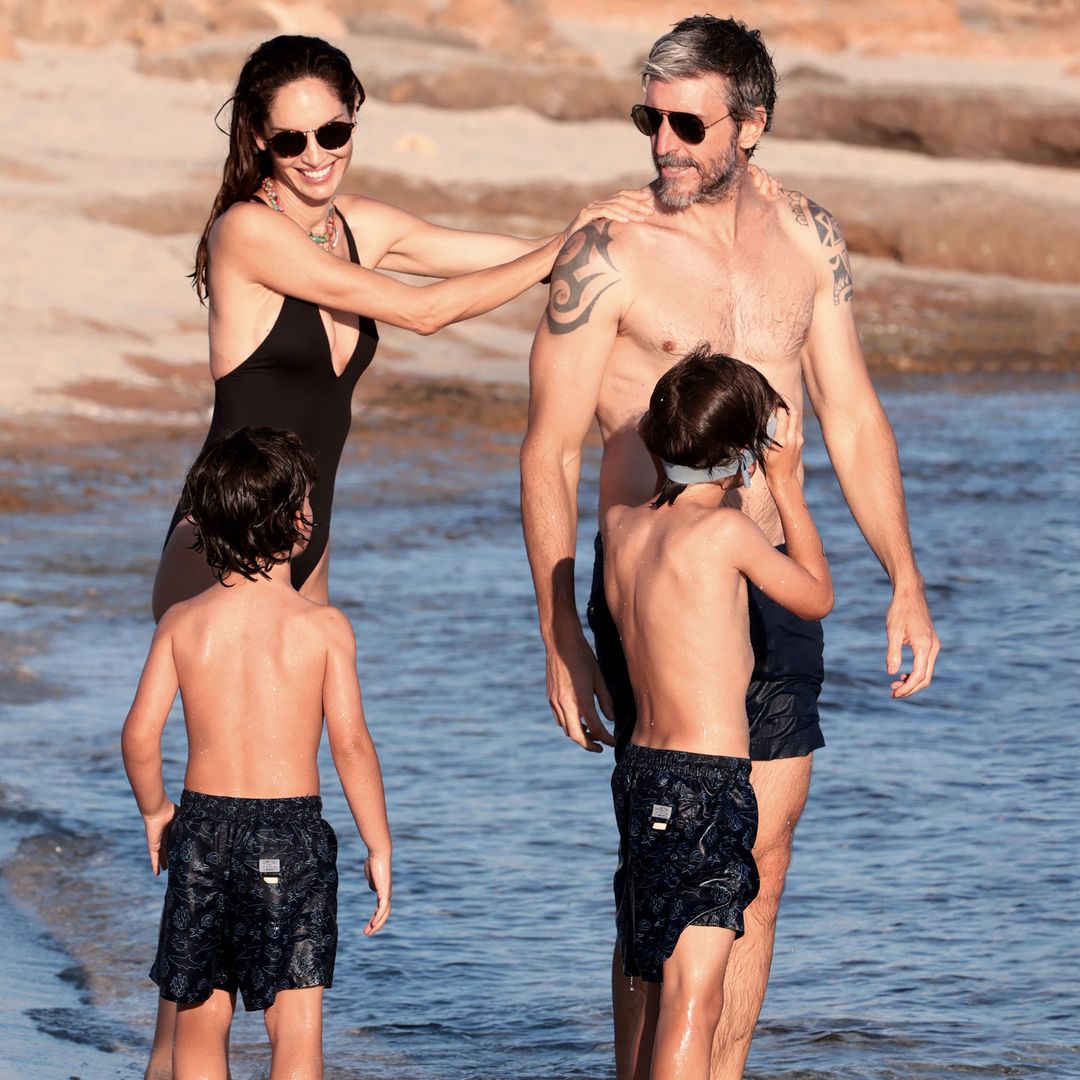 Con Alfonso y sus dos hijos, Alfonso y Jerónimo, durante unas vacaciones en Formentera