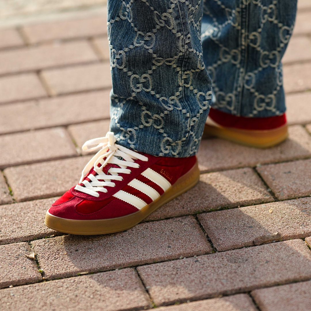 Nuestra experta en compras de moda selecciona las zapatillas rojas que van a arrasar este otoño 2026 y necesitas fichar
