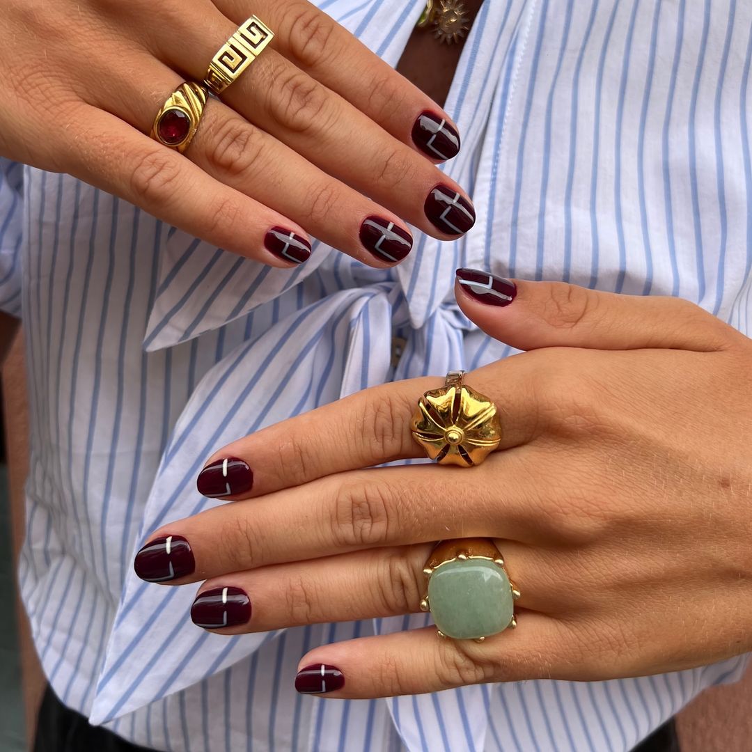 12 diseños de uñas cortas que reúnen las tres claves del otoño: comodidad, elegancia y tendencia
