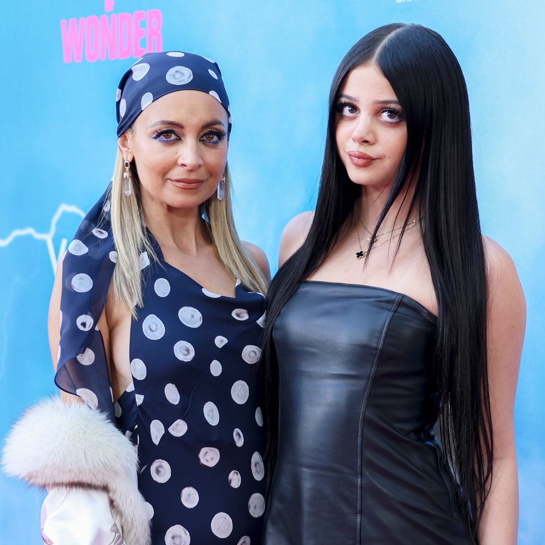 La insólita aparición de Nicole Richie con su hija Kate, de 18 años: sus fotos como dos gotas de agua