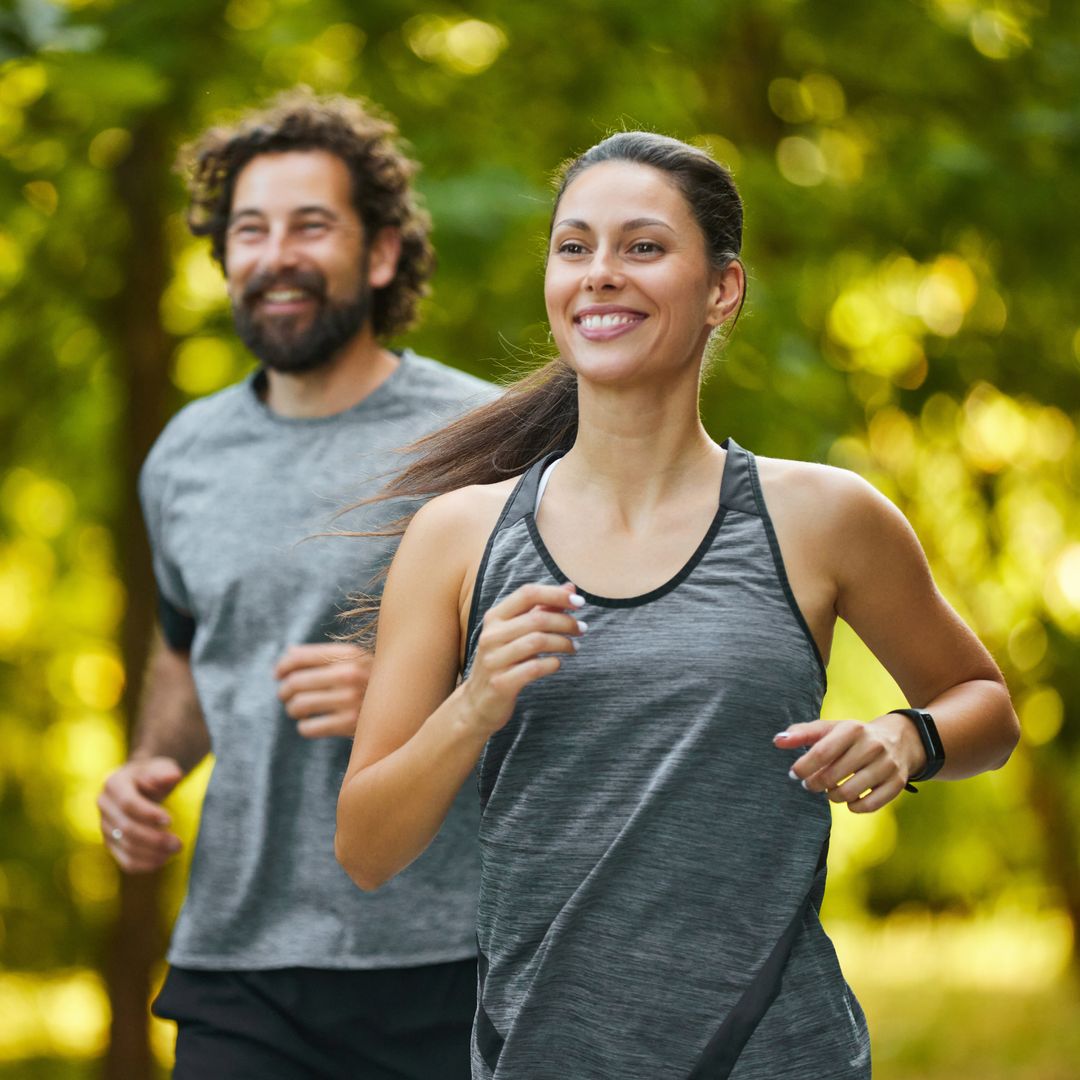 Por qué a las mujeres nos cuesta más perder peso que a los hombres, según un entrenador y una nutricionista