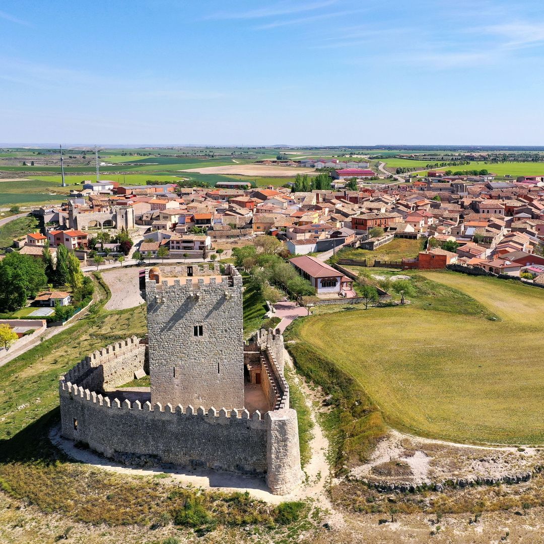 Castillo y pueblo de Tiedra, Valladolid