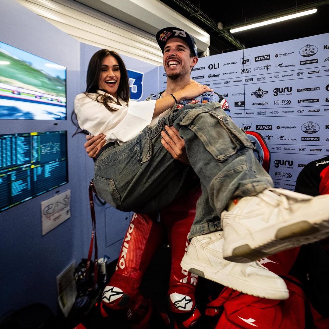 Lío embarazoso con Álex Márquez y su novia Gabriela Guzmán tras proclamarse subcampeón del mundo de MotoGP