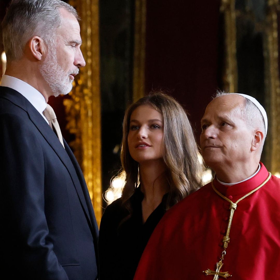 Las 21 imágenes históricas de su primer día en Madrid: de las reverencias de los Reyes al musical de Antonio Banderas