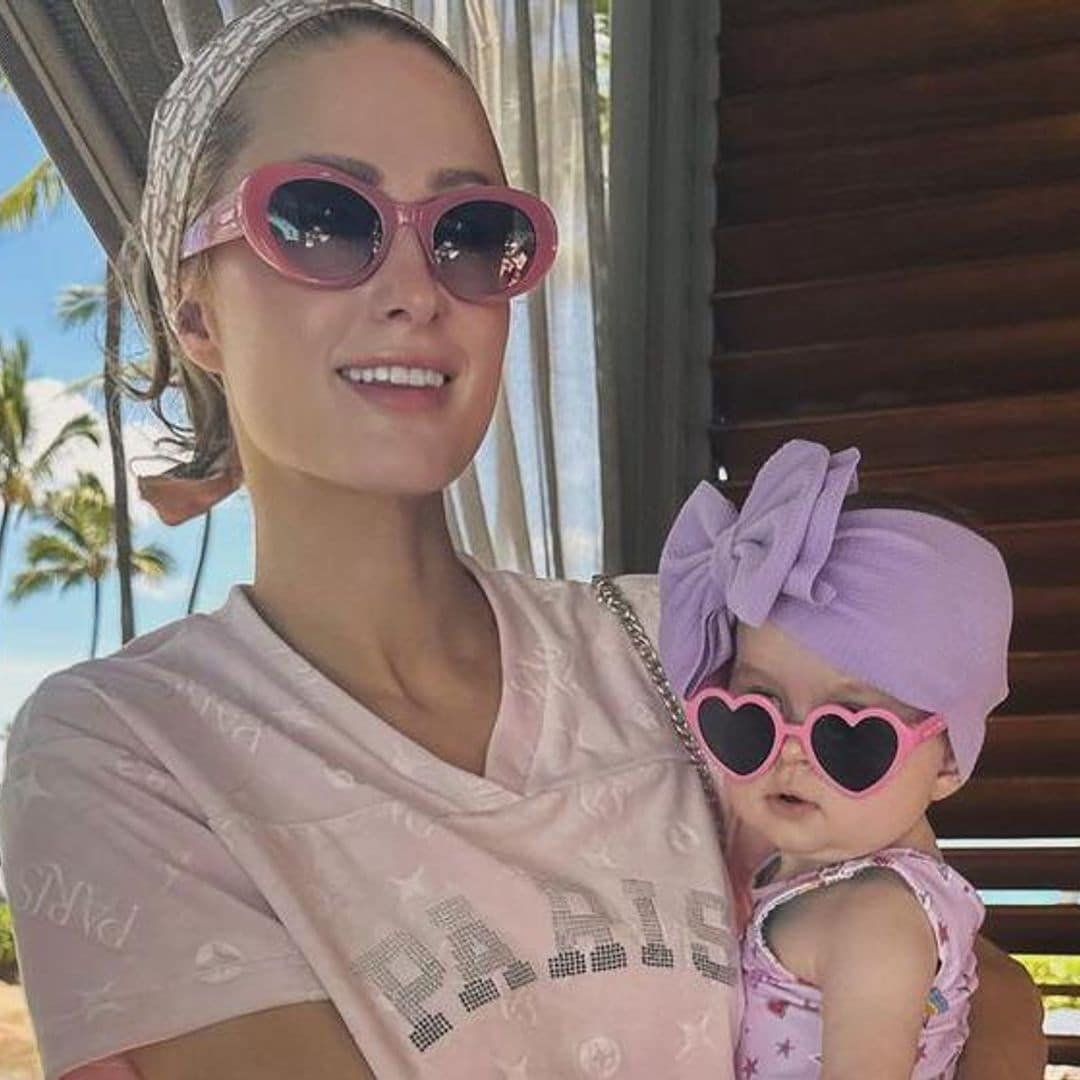 Paris Hilton y su hija London lucen atuendos a juego en sus vacaciones por Hawái