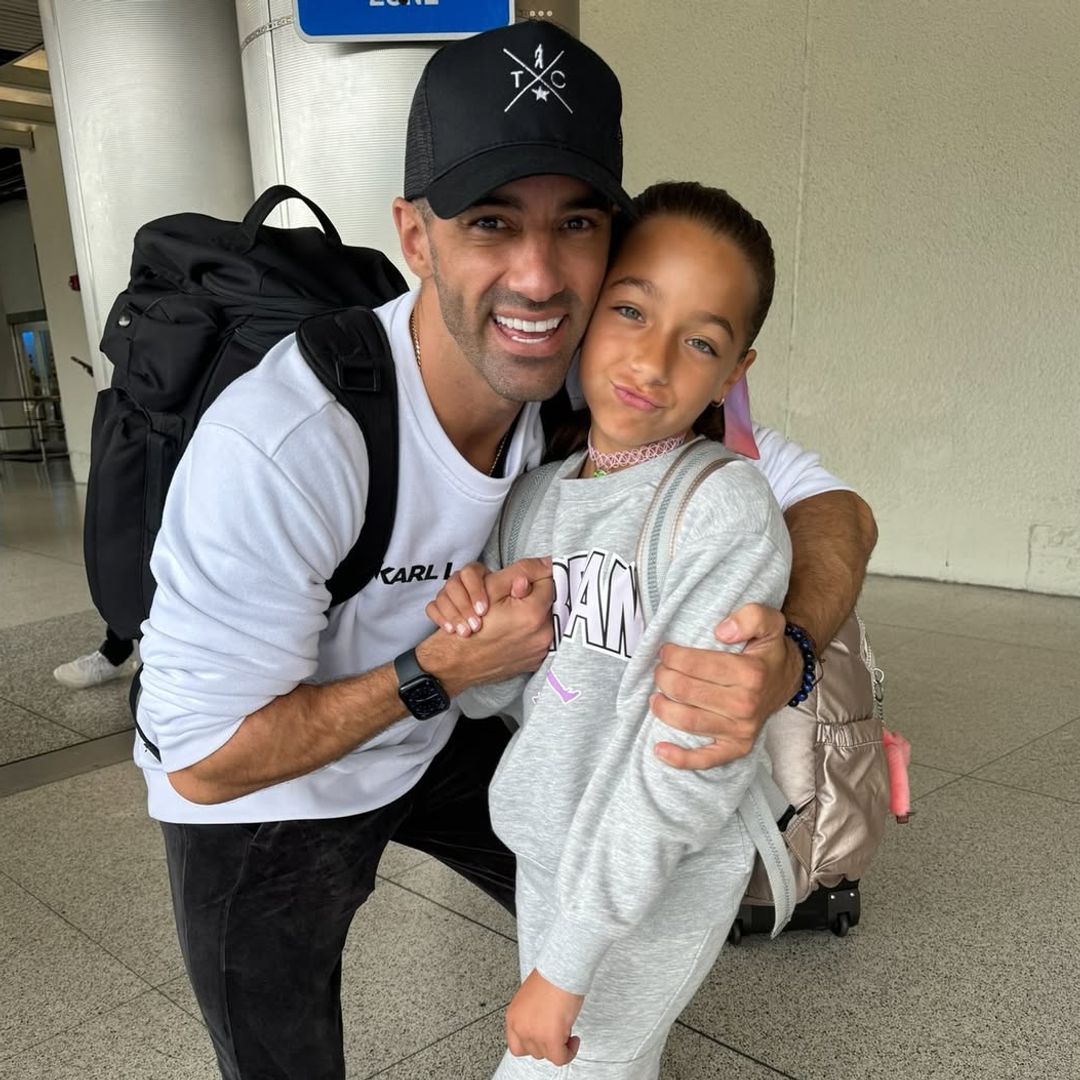Alaïa deslumbra con un nuevo estilo durante sus vacaciones con su papá, Toni Costa