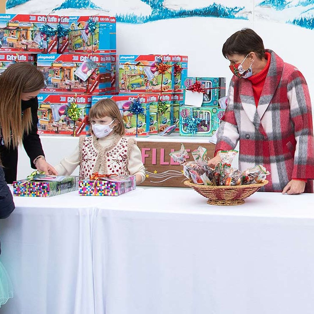 ¡Sin sus padres! Jacques y Gabriella, protagonistas absolutos en la entrega de regalos de Navidad en Mónaco