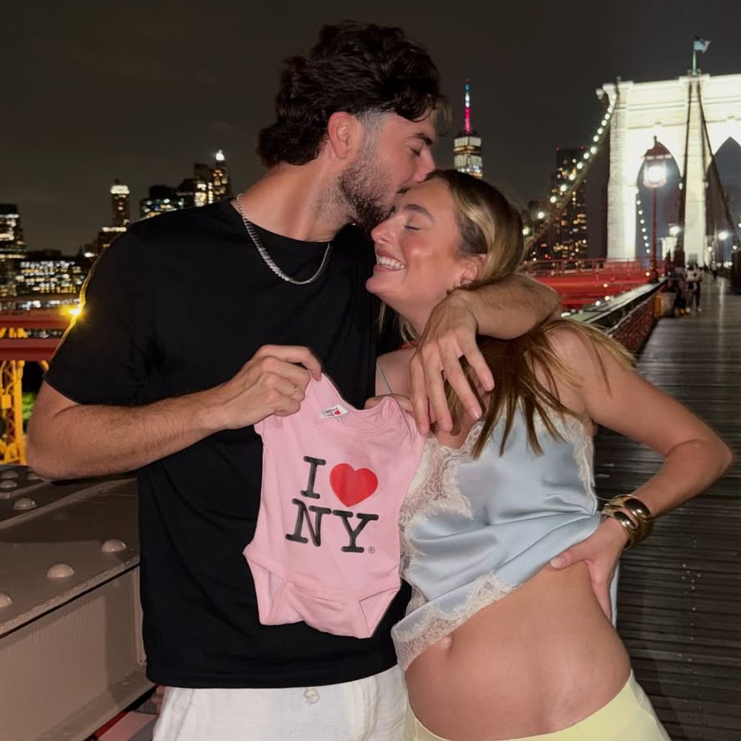 Natalia Palacios anuncia que espera su primera hija con Carliyo y desvela el nombre con un emotivo álbum de fotos