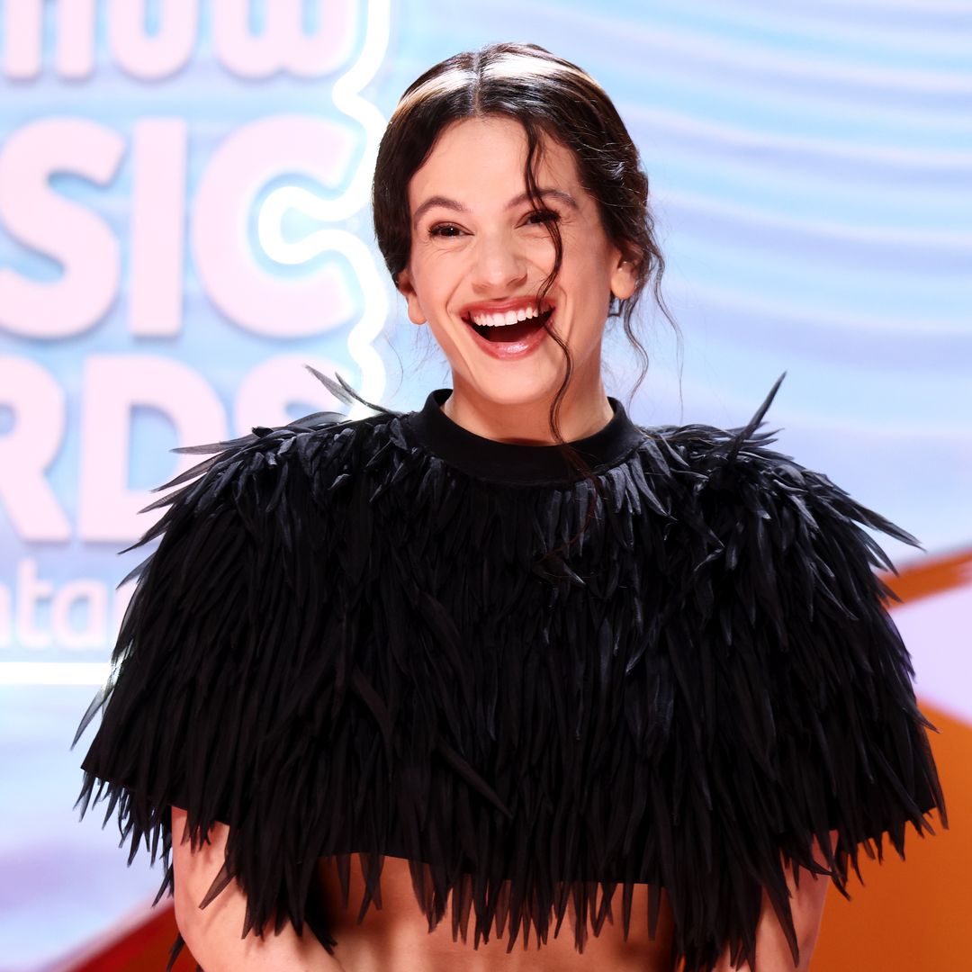 Descubre cómo preparar el famoso bizcocho de 14 quilates de Rosalía