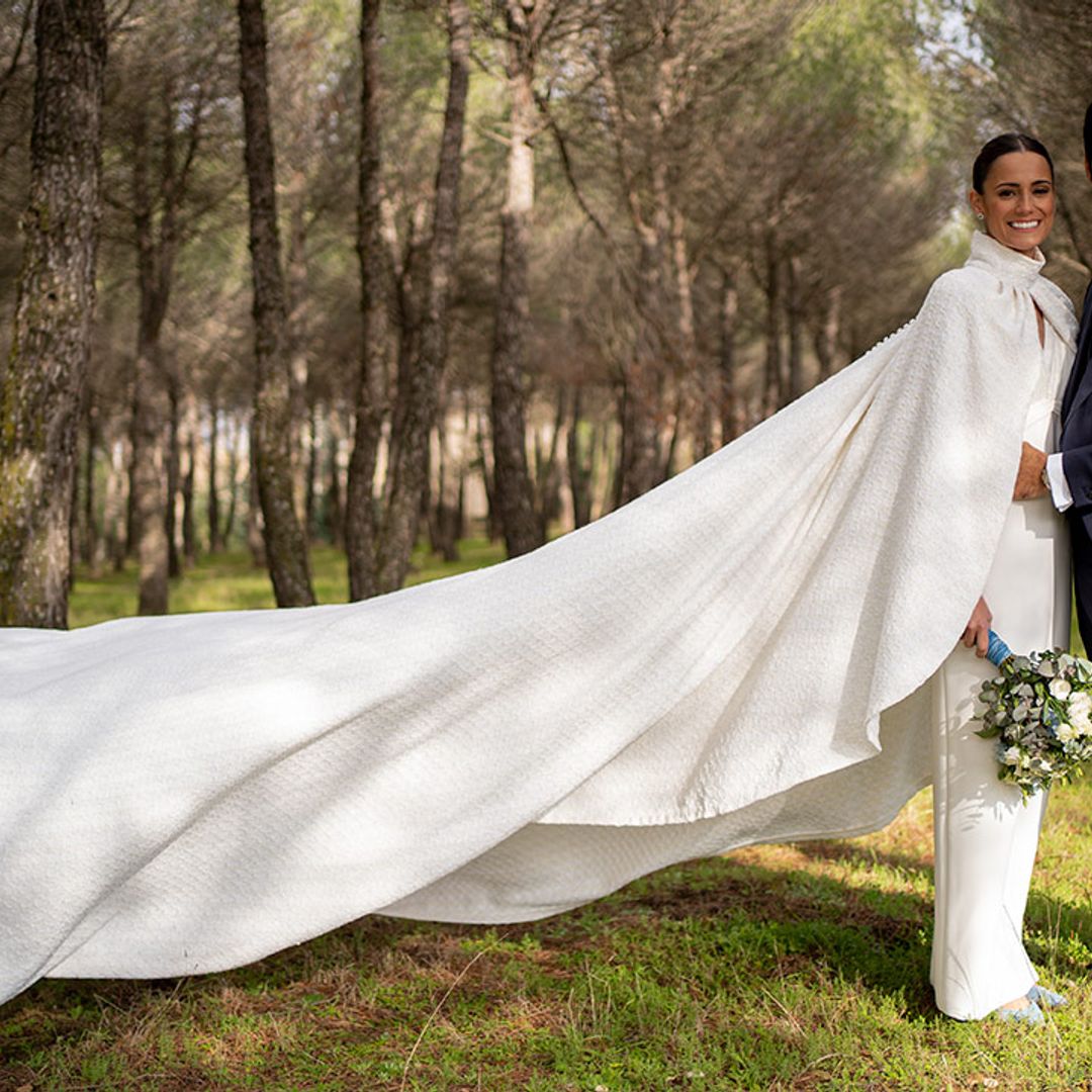 Ana, la novia asturiana que se casó en Madrid con una larga capa y vestido sencillo