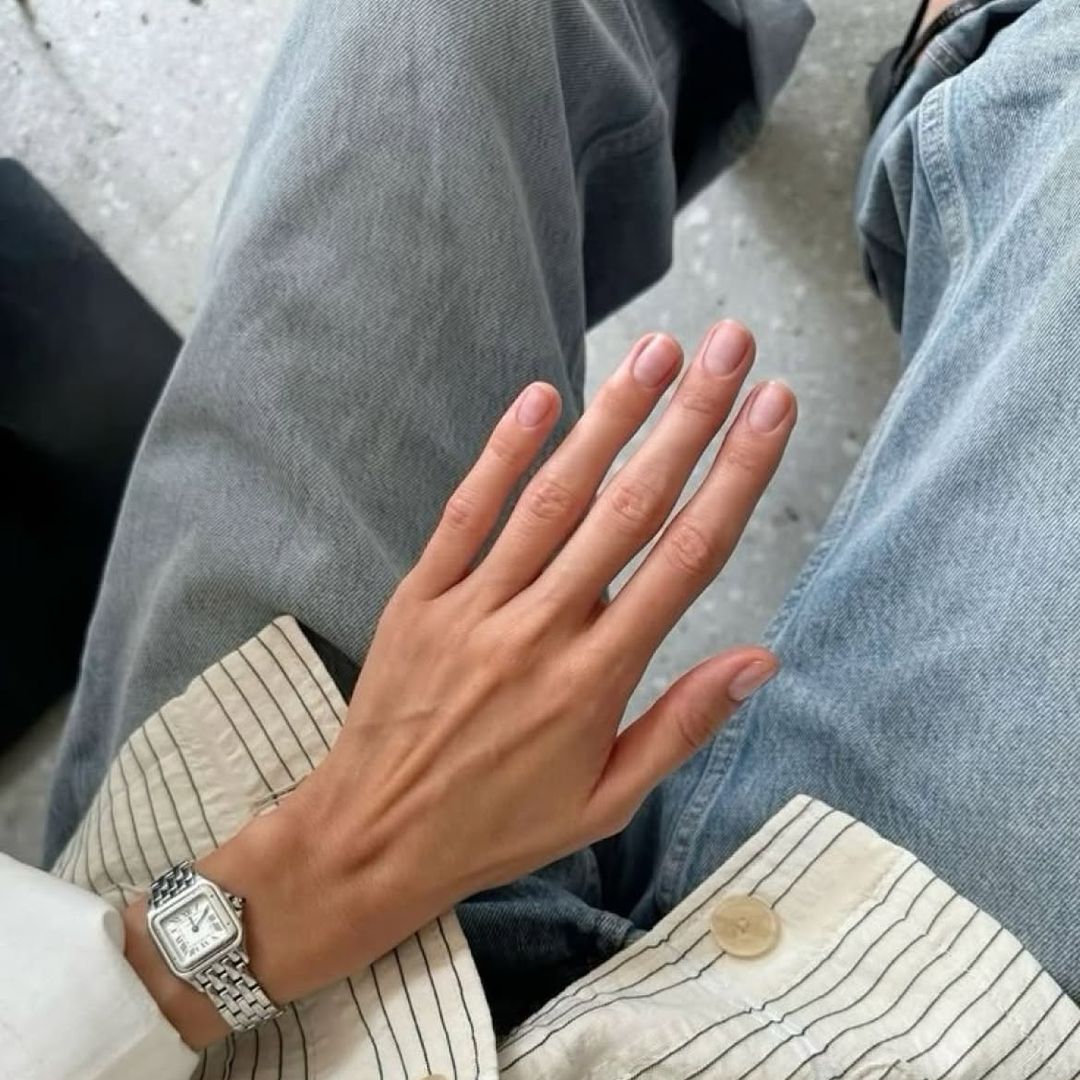 Le pregunté a mi manicurista si tenía que dejar que mis uñas respirasen en verano y su respuesta me sorprendió