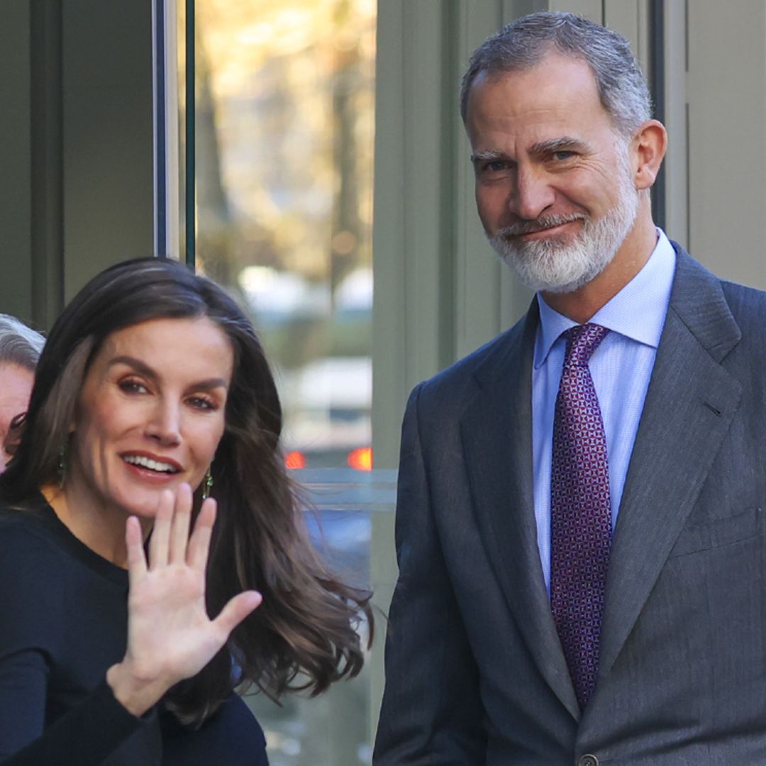 Los reyes Felipe y Letizia acuden a la celebración por el 60 cumpleaños de la infanta Elena junto al resto de la familia