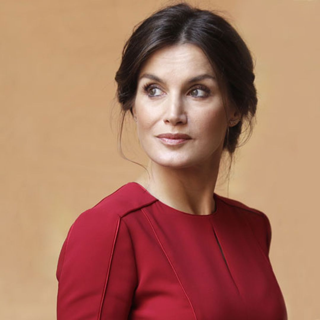 De Asturias a Roma, el último vestido rojo de la Reina ya es internacional