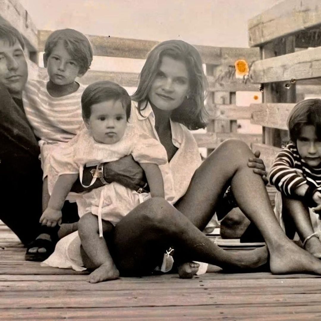 Ricardo y Marlene con sus tres hijos: Ricky, Mau y Evaluna.
