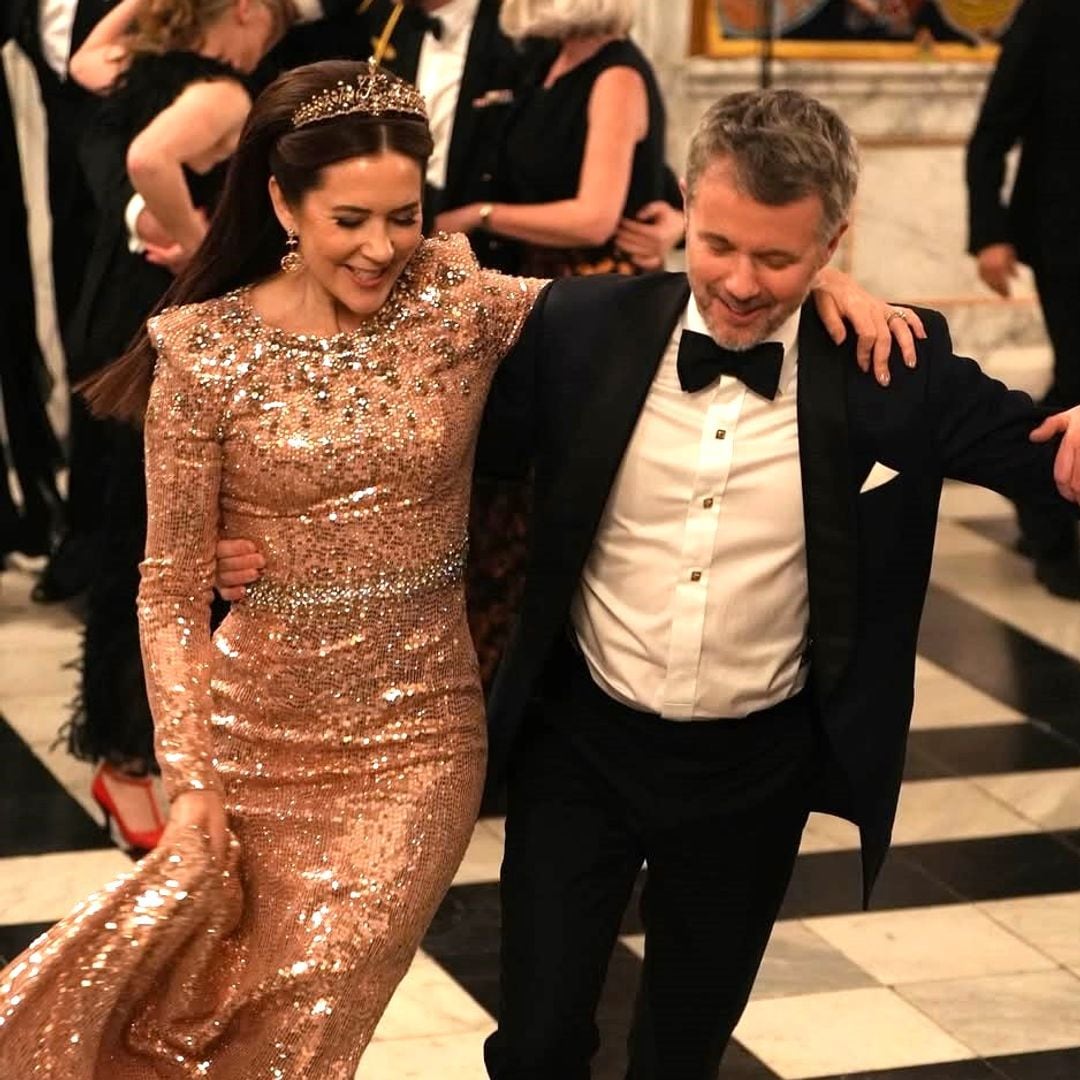 Mary de Dinamarca, como nunca la habíamos visto: de su baile con Federico a su look de pedrería