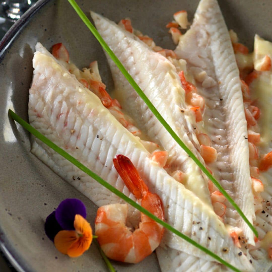 Filetes de lenguado con salsa de champán y gambas