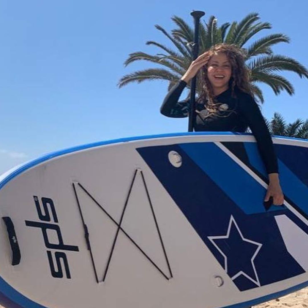 ¡Al agua, patos! Shakira se adelanta al verano haciendo 'paddle surf'