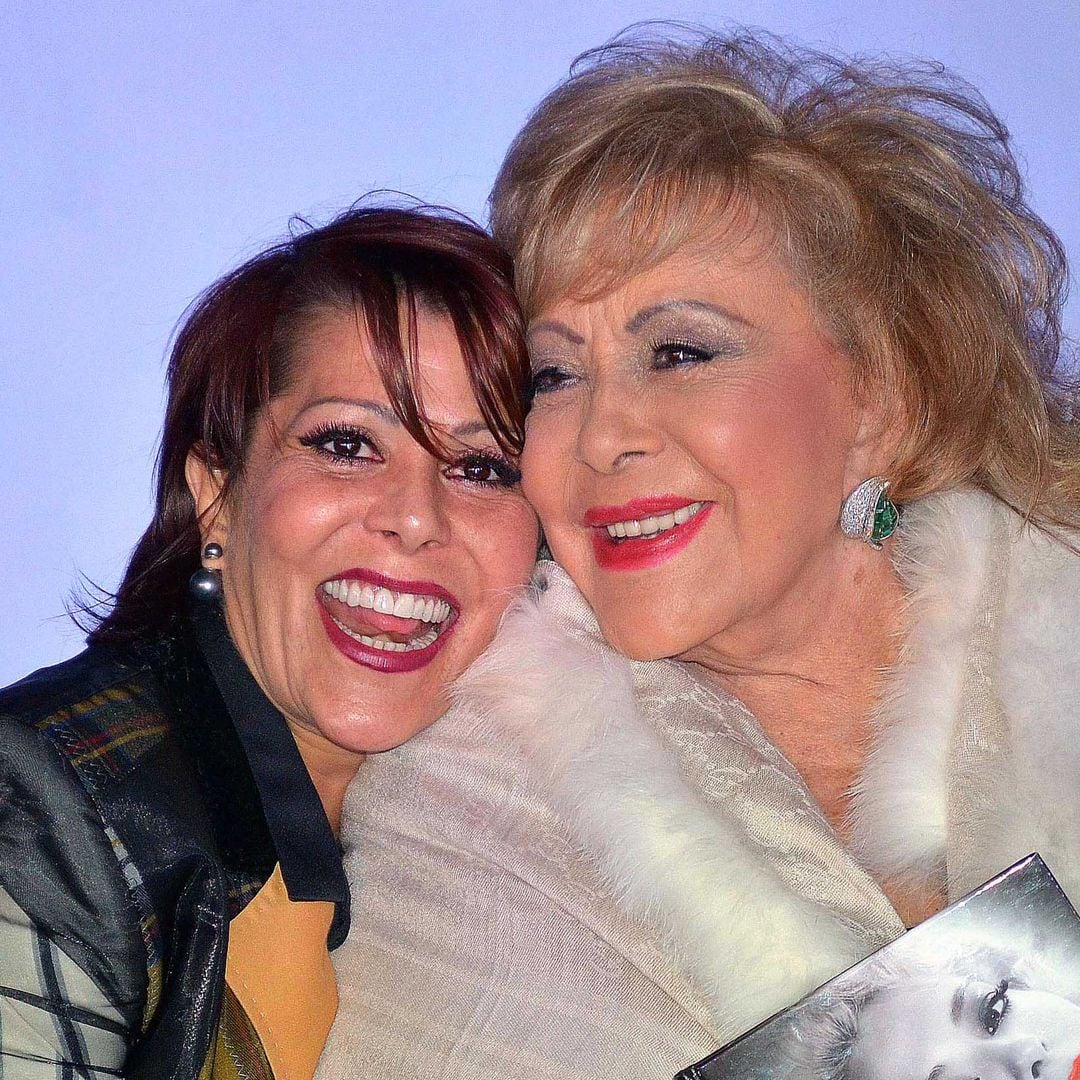 Alejandra Guzmán dedica un emotivo homenaje a doña Silvia Pinal durante su show en la Ciudad de México
