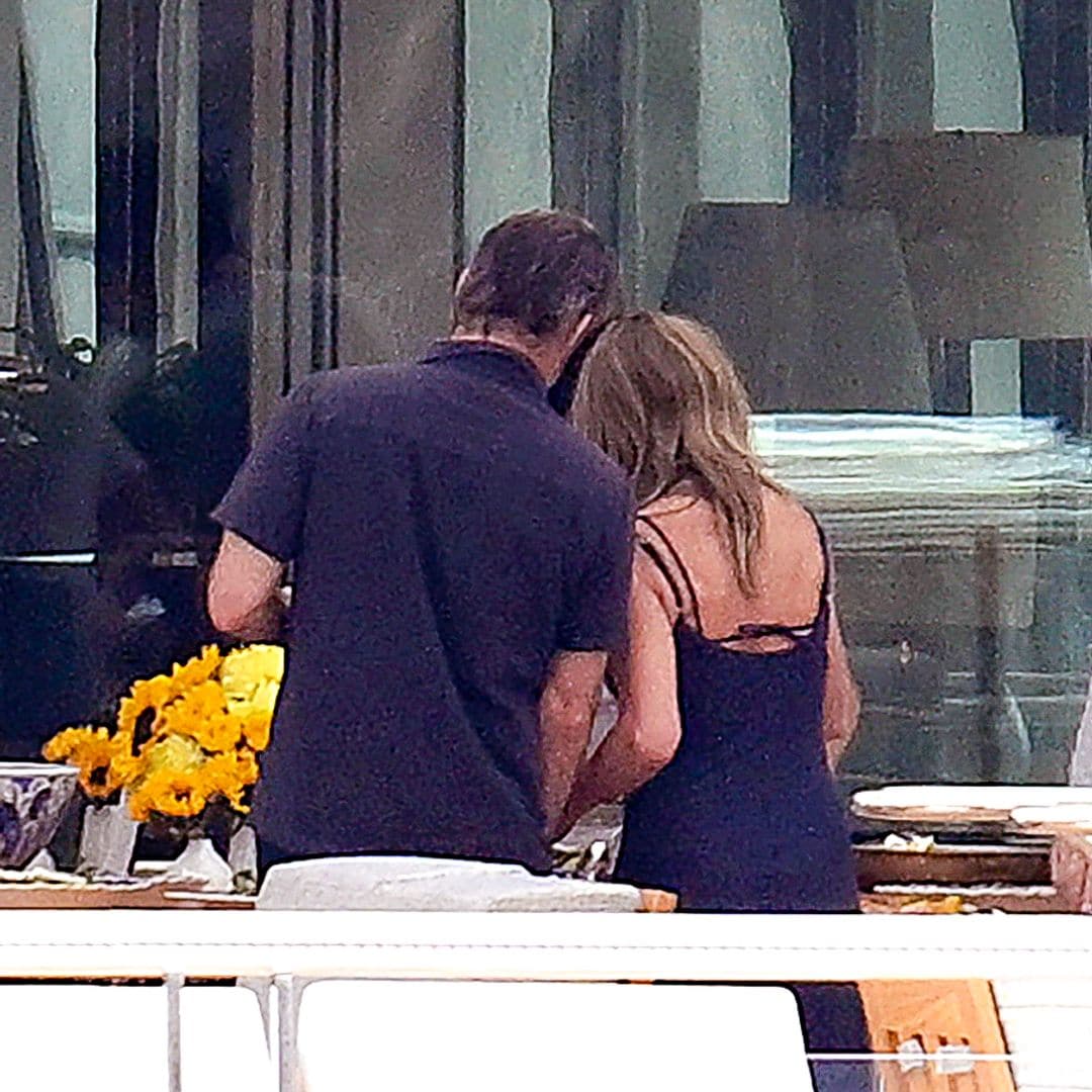  Jennifer Aniston con su novio, el gurú del amor Jim Curtis, en las Islas Baleares