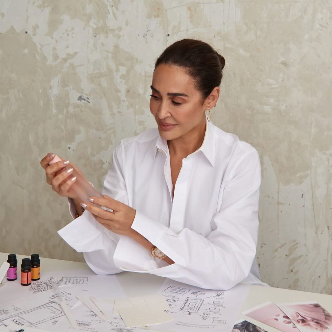 Vicky Martín Berrocal se inspira en Hailey Bieber para su última manicura y según los expertos "es de las más finas y originales de la temporada"