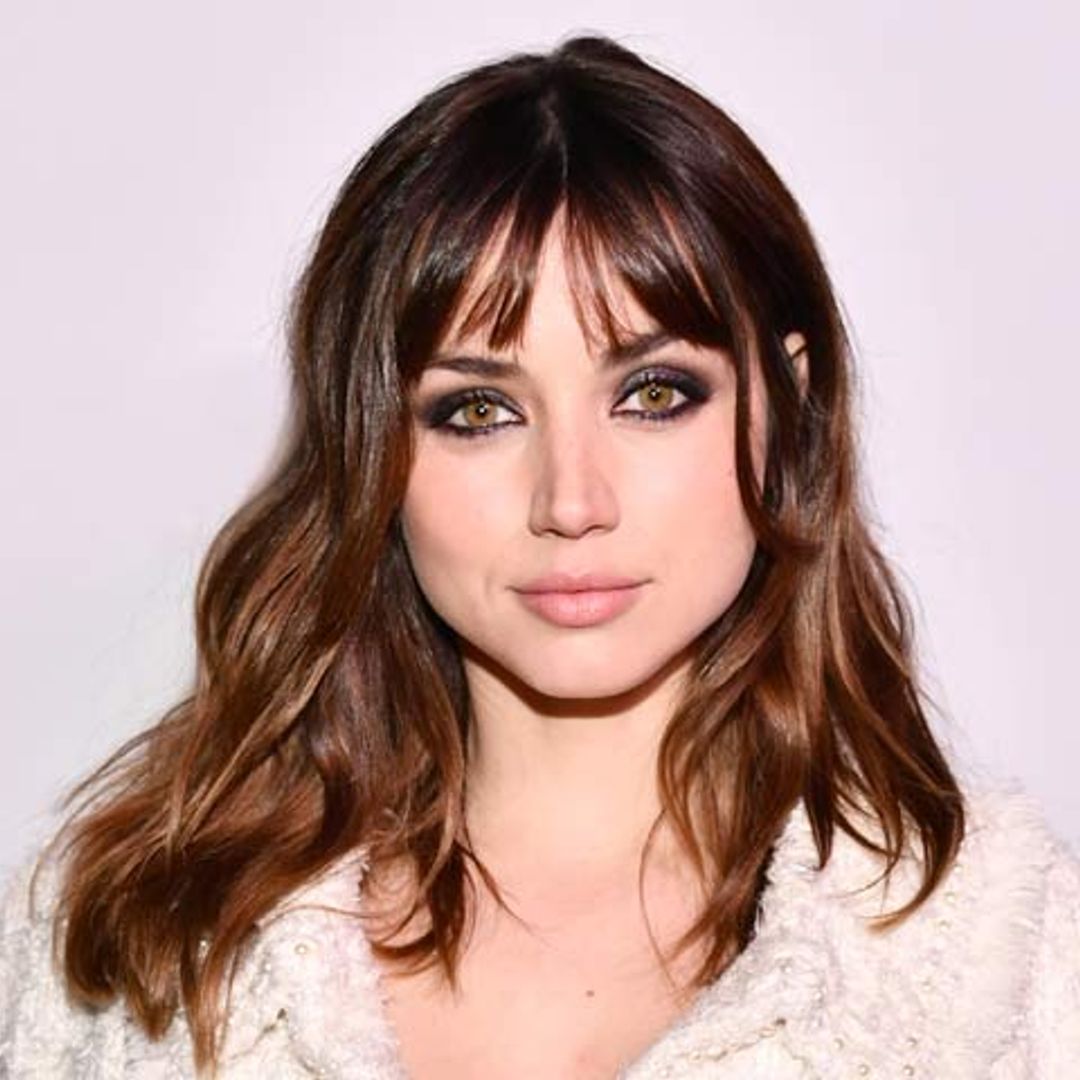 Ana de Armas o por qué el flequillo es una buena opción para los rostros ovalados