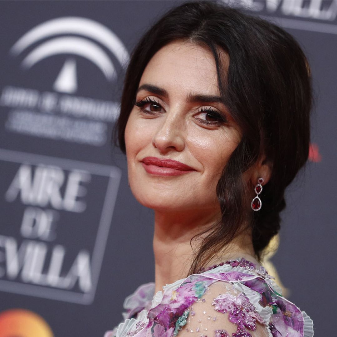Penélope Cruz rompe con su propio estilo gracias al vestido más romántico de los Goya 2020
