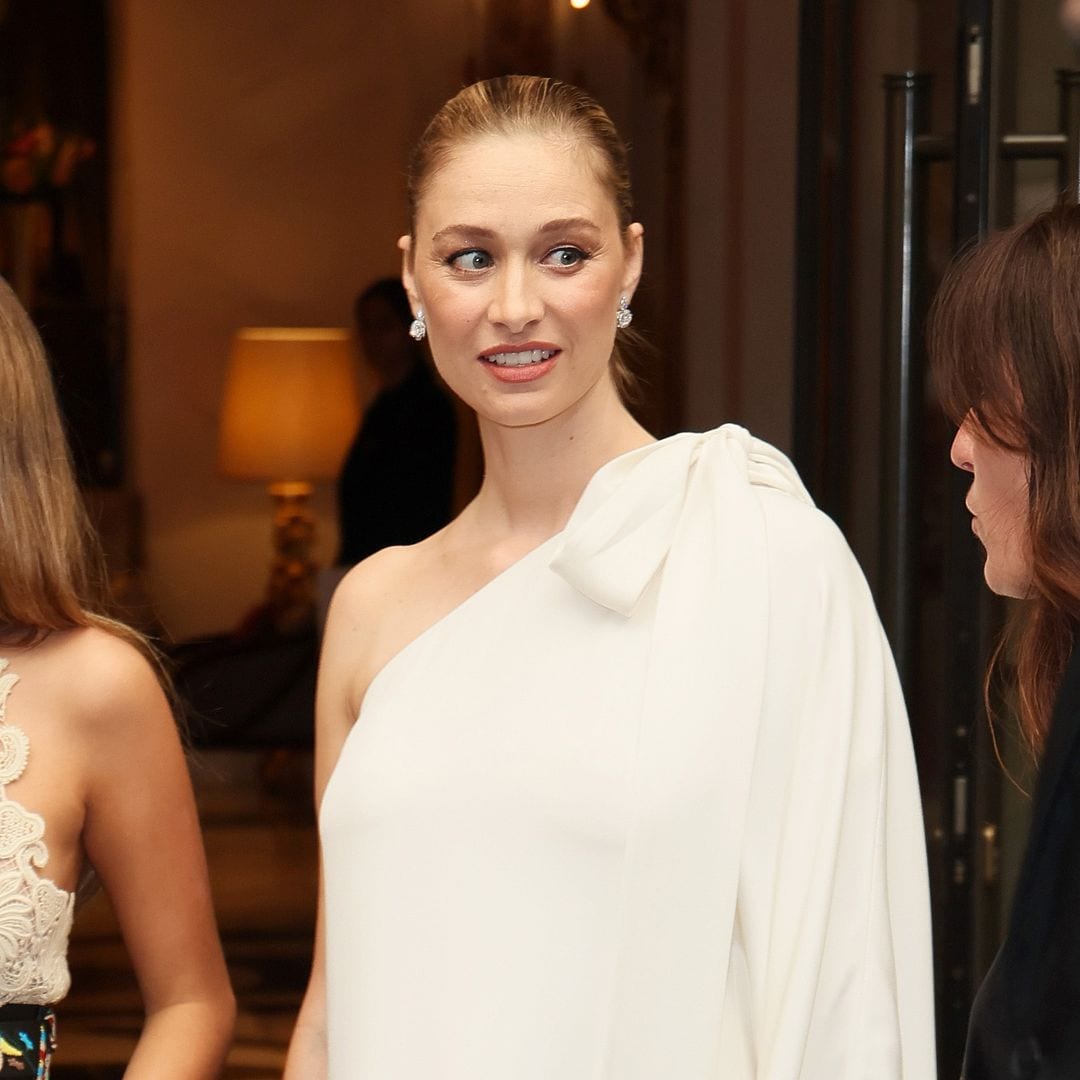 9 looks de invitada 'made in Spain' y rebajados que te encantarán si te gusta el estilo de Beatrice Borromeo