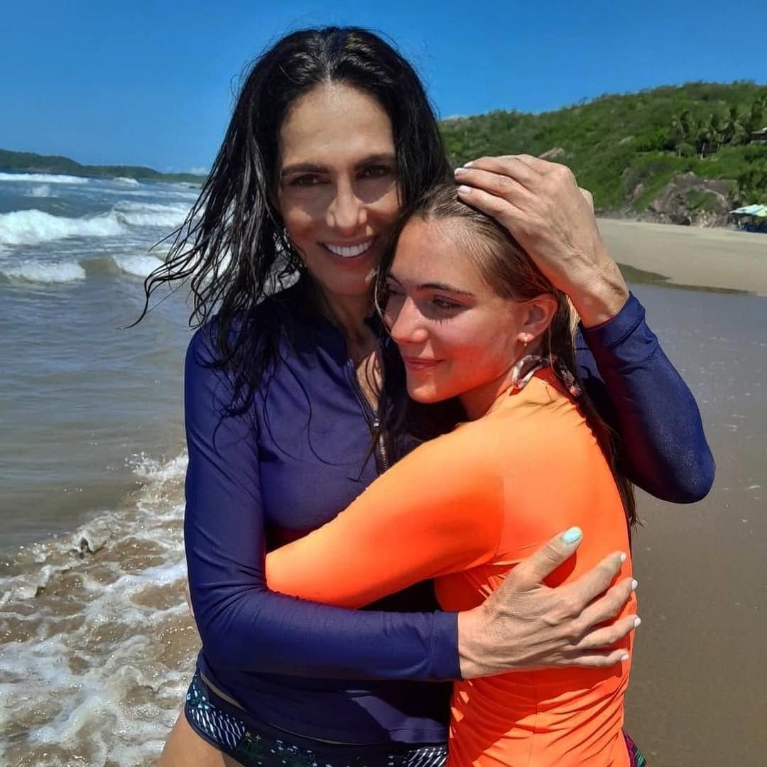Adriana Abascal celebra el cumpleaños de su hija Jimena: "Gracias por 18 años de risas, bailes, amor, estilo y pura magia"