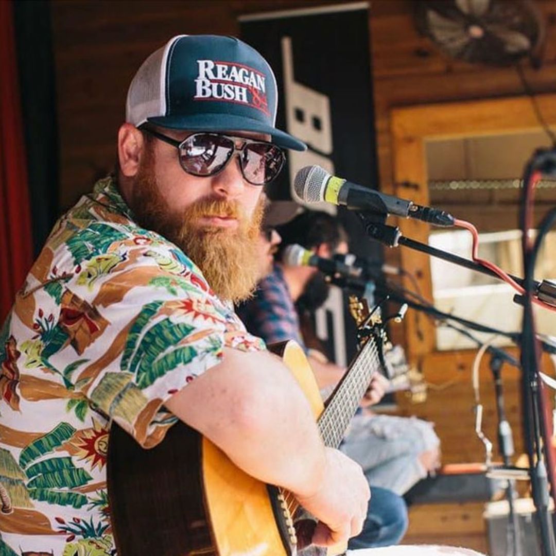 Muere a los 37 años el cantante de 'country' Jake Flint el mismo día de su boda