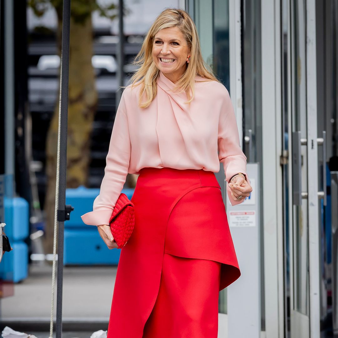 Máxima de Holanda combina un look rosa y rojo en Nueva York: “Dos tonos tan distintos como complementarios”