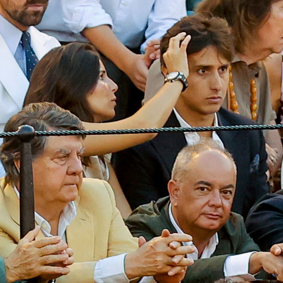 Tana Rivera y Roca Rey viendo la corrida en la Plaza de la Maestranza de Sevilla el 4 de junio de 2026