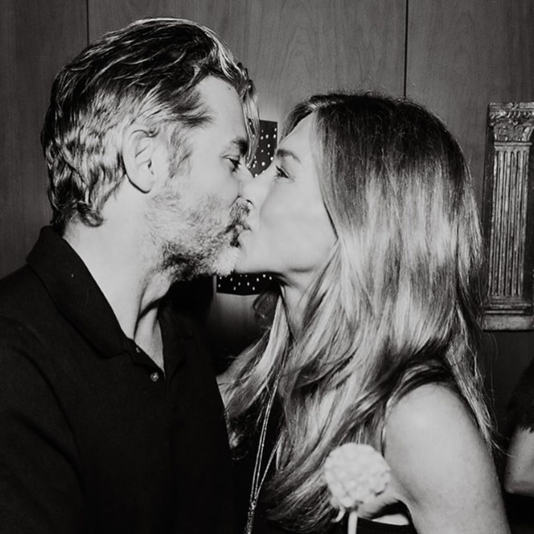 El apasionado beso de Jennifer Aniston con su novio Jim Curtis para celebrar su 57 cumpleaños