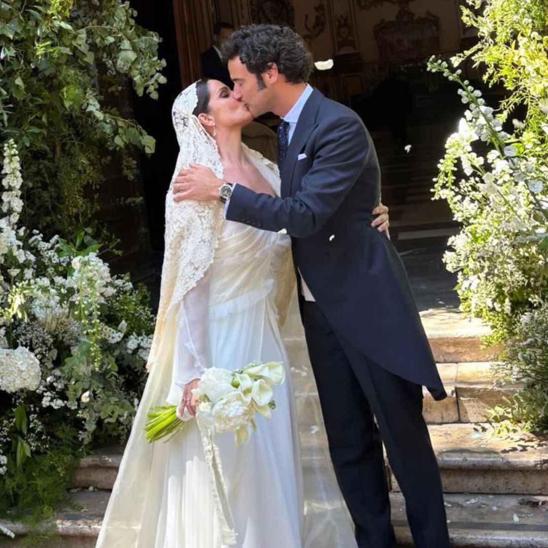 La espectacular boda de Ana Cuesta, presentadora de La Sexta: todas las imágenes de su romántica ceremonia
