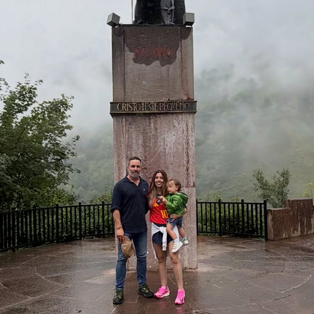 Los tres hijos de Santiago Abascal y Lidia Bedman, ingresados de urgencia: "Uno detrás de otro"