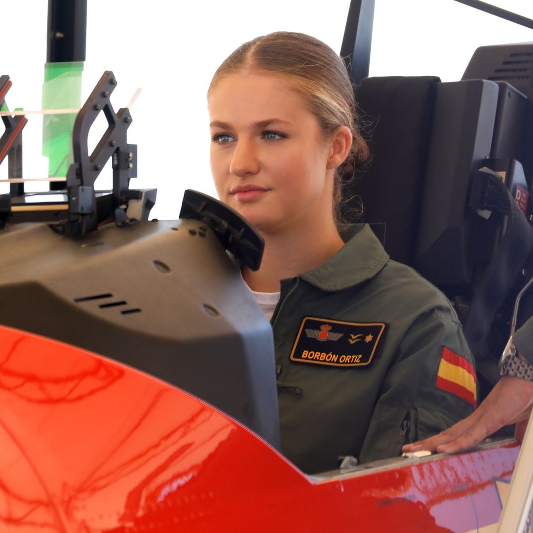 La princesa Leonor hace su primer vuelo en un avión de combate: "No le gusta que le llamen alteza, quiere ser una más"