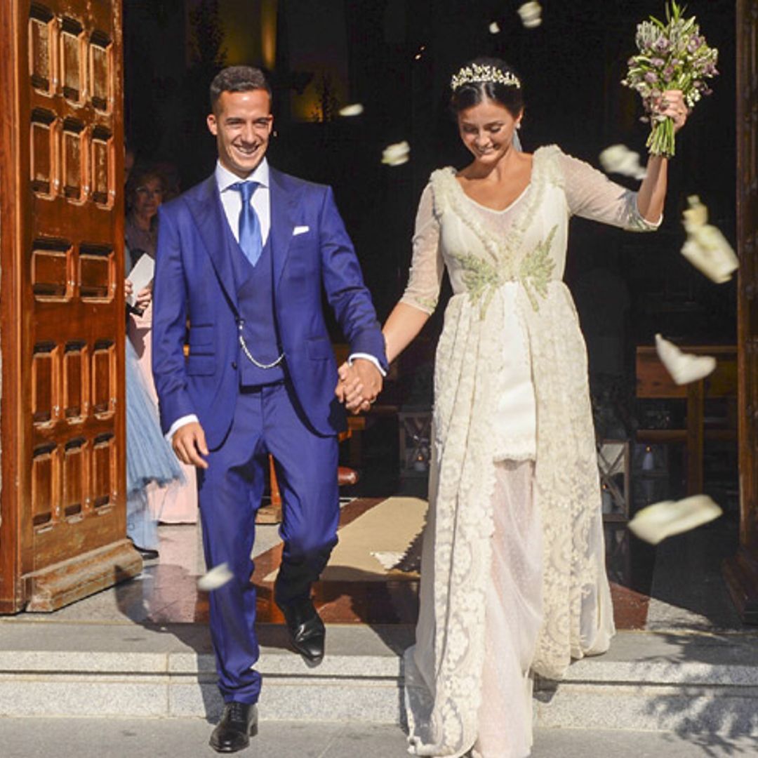 Una lluvia de pétalos, besos de los recién casados… los momentos más románticos de la boda de Lucas Vázquez