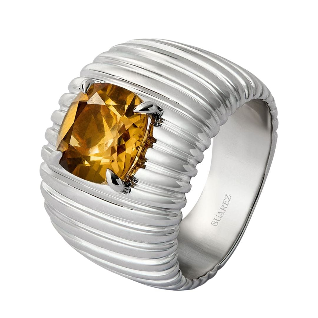 Anillo de plata  con citrino (390 €), de Suarez
