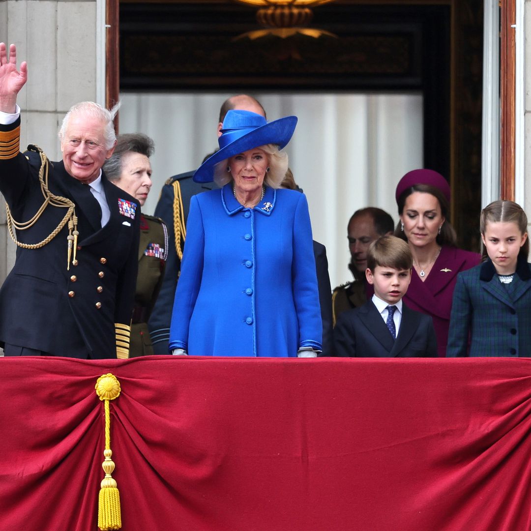 La realeza británica muestra su unión tras el último ataque del príncipe Harry