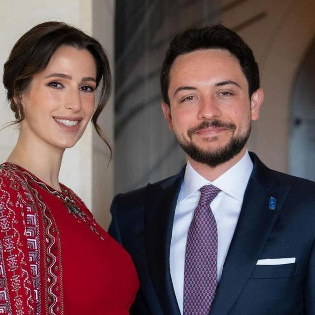 La princesa Rajwa luce su pancita de embarazo durante el jubileo de plata del rey Abdullah