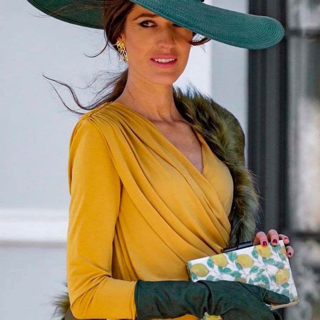 Looks de invitada con guantes: inspírate en las propuestas más elegantes de las 'influencers'