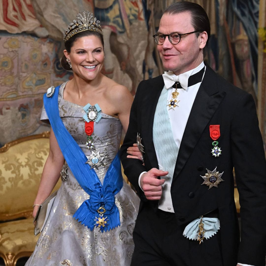 Victoria de Suecia y la reina Letizia, dos 'royals' que apuestan por vestidos de gala de marcas asequibles